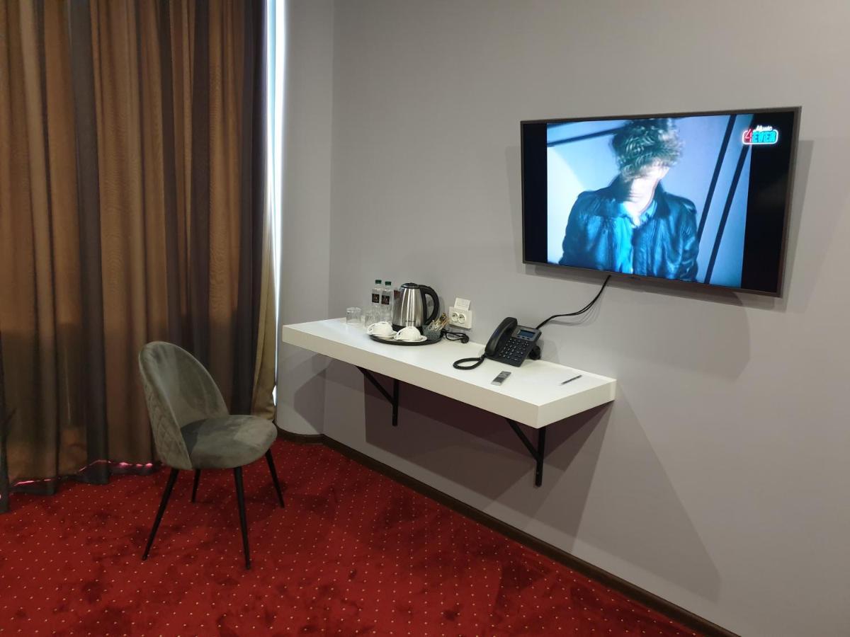 Lex Trend Hotel Irpin Bagian luar foto