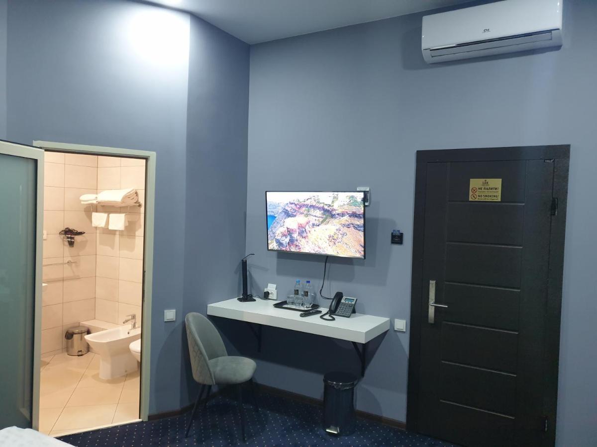 Lex Trend Hotel Irpin Bagian luar foto
