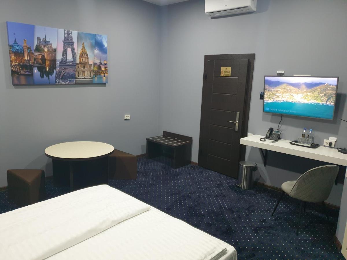 Lex Trend Hotel Irpin Bagian luar foto