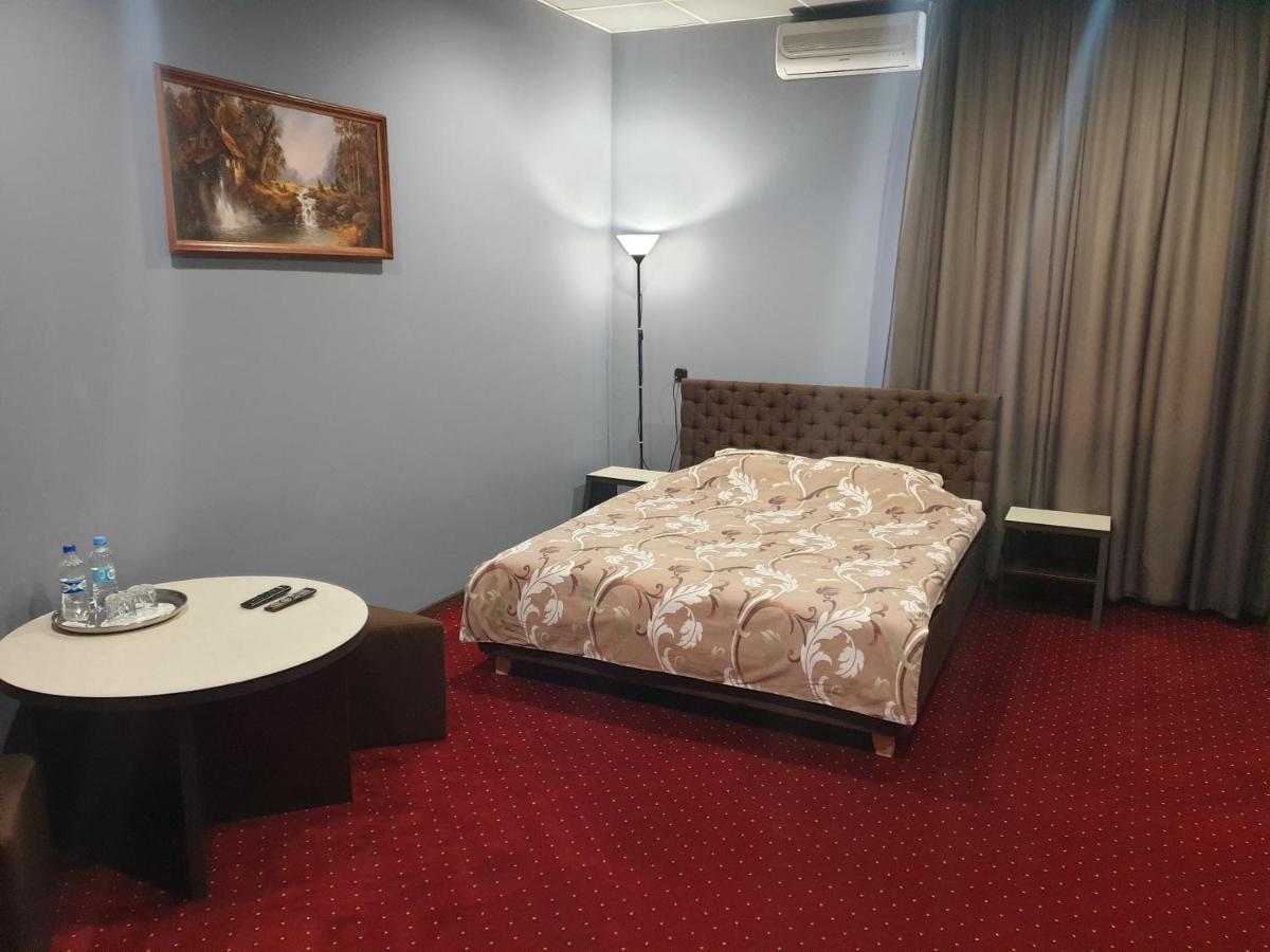 Lex Trend Hotel Irpin Bagian luar foto