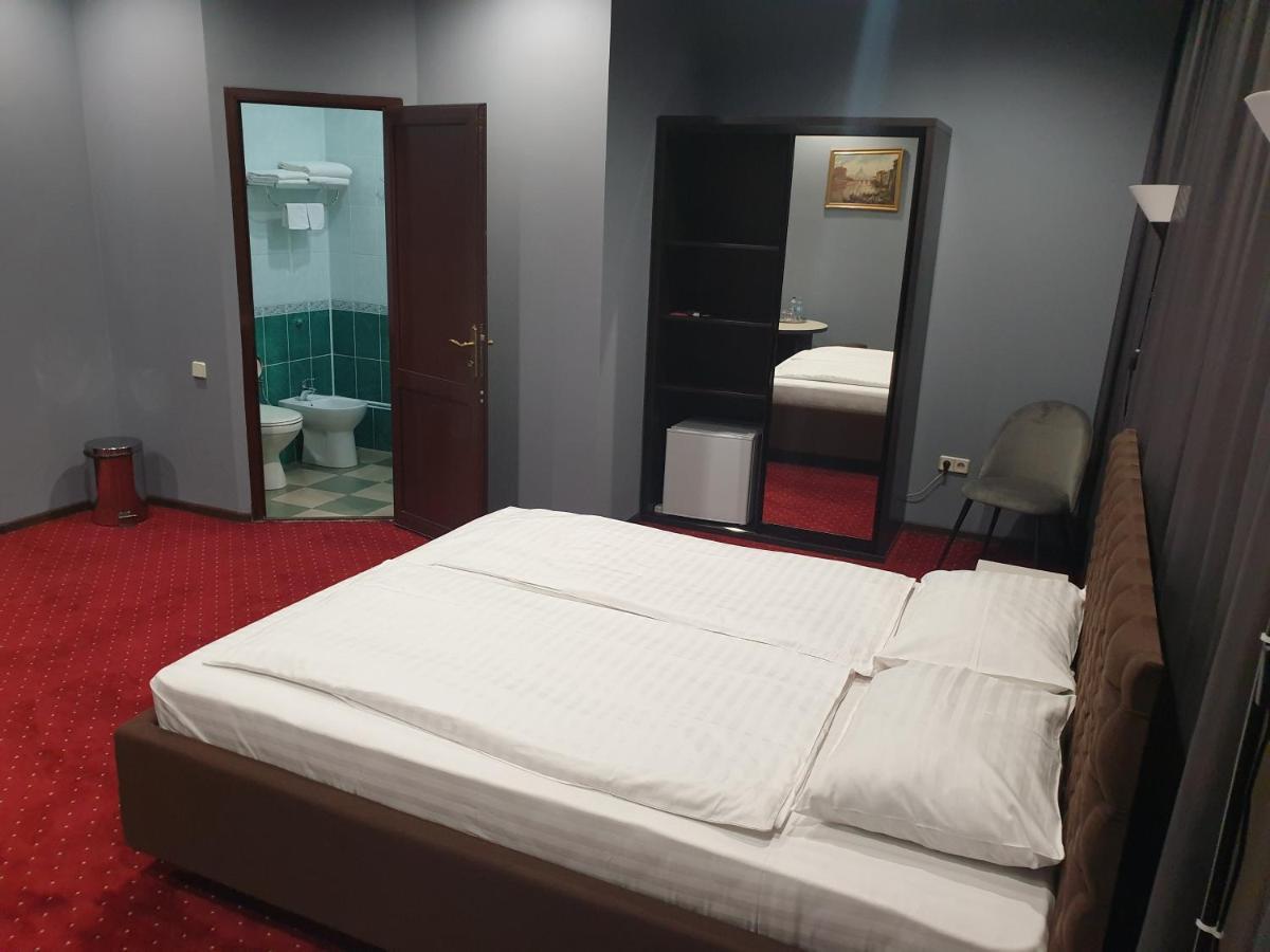 Lex Trend Hotel Irpin Bagian luar foto