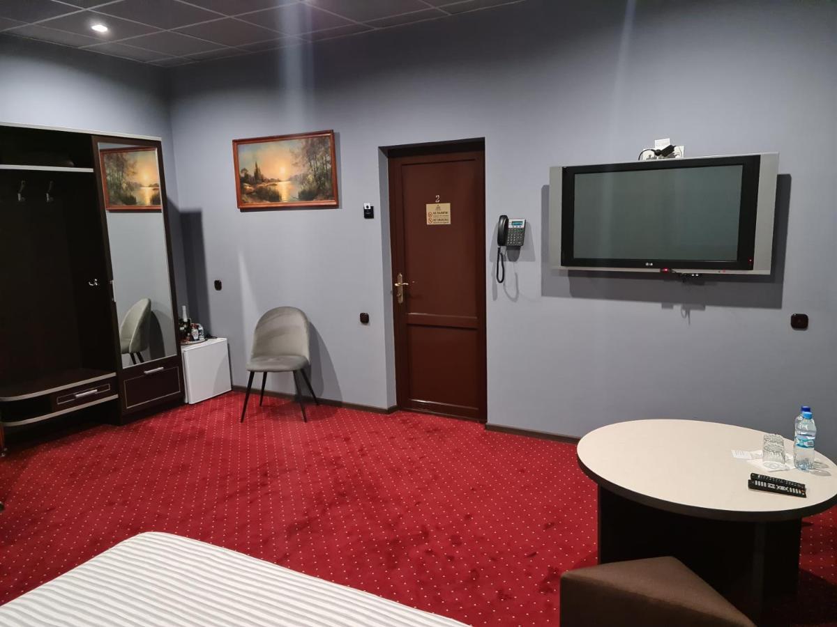 Lex Trend Hotel Irpin Bagian luar foto