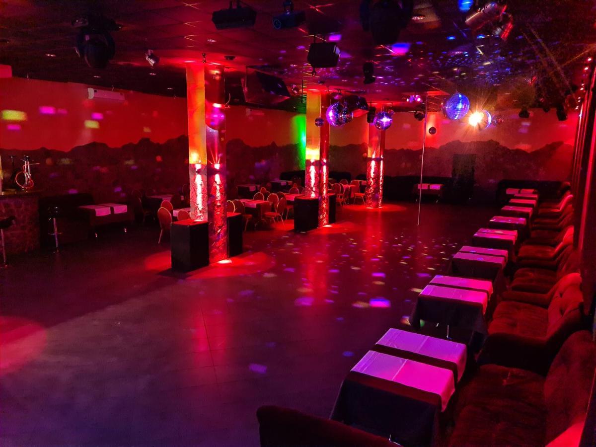 Lex Trend Hotel Irpin Bagian luar foto