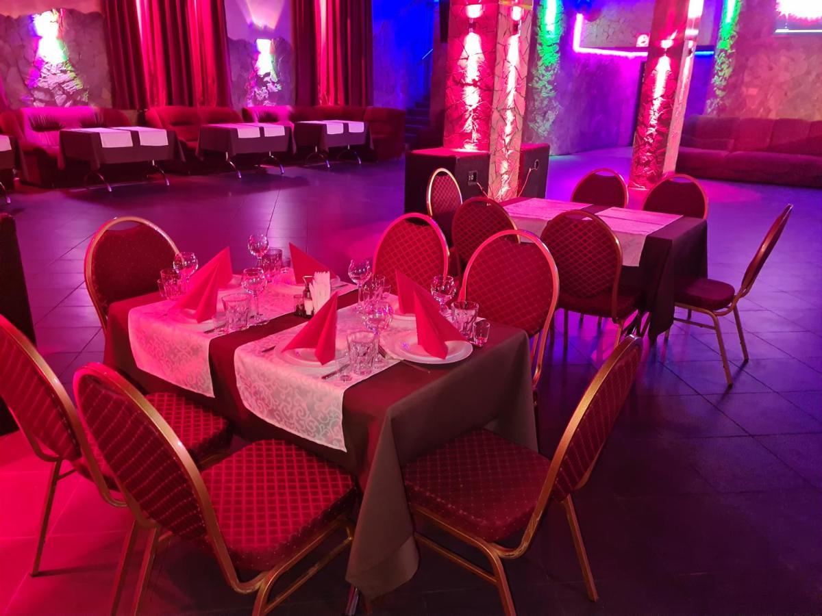 Lex Trend Hotel Irpin Bagian luar foto