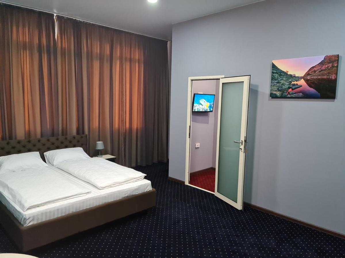 Lex Trend Hotel Irpin Bagian luar foto