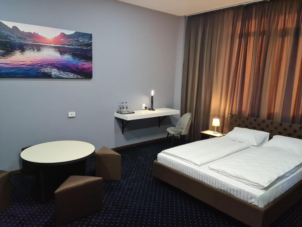 Lex Trend Hotel Irpin Bagian luar foto