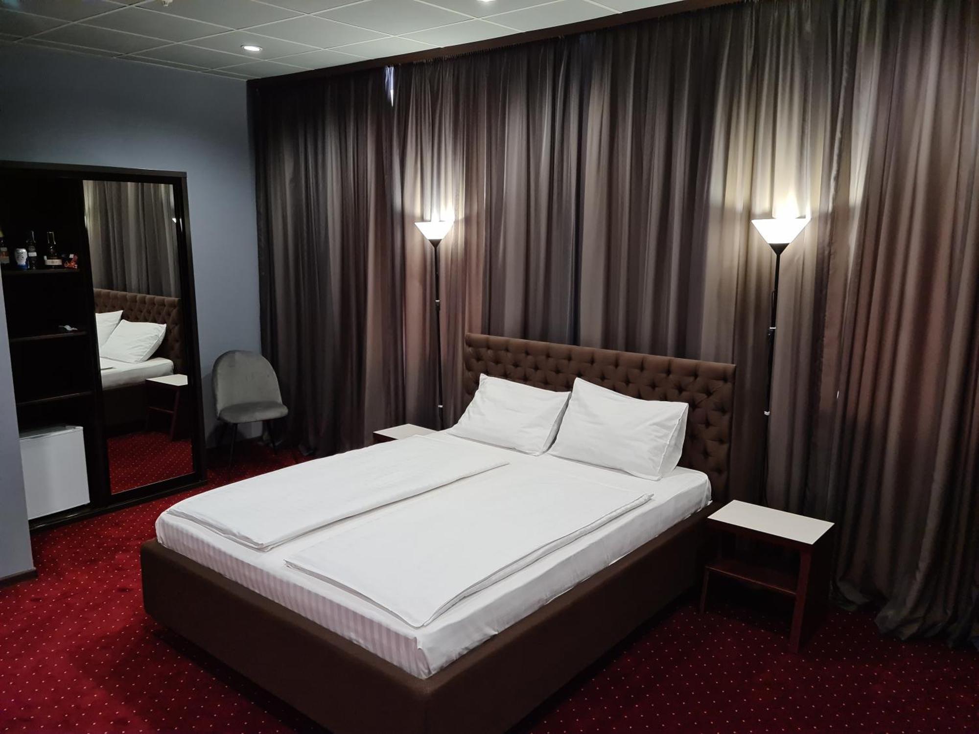 Lex Trend Hotel Irpin Bagian luar foto