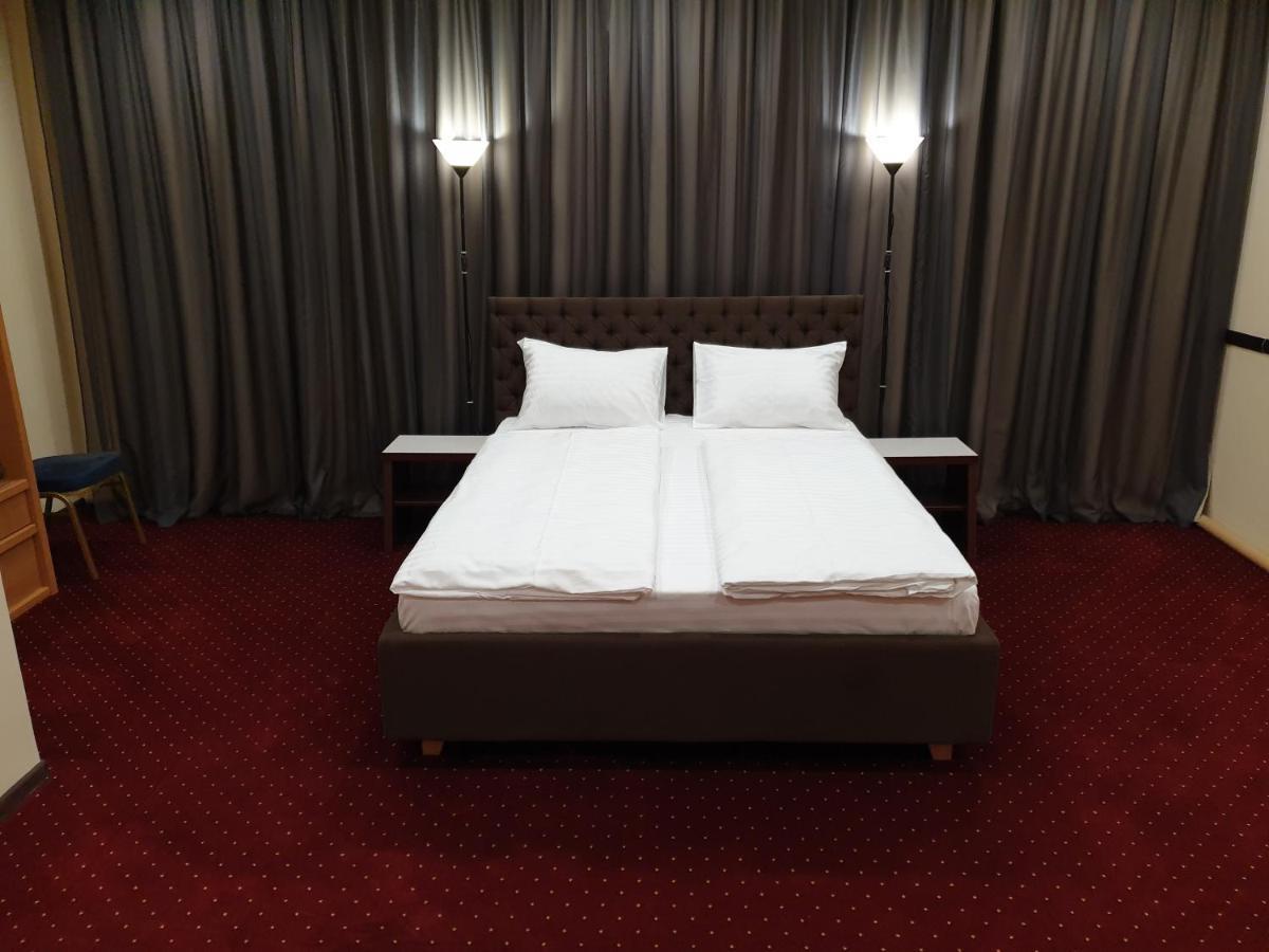 Lex Trend Hotel Irpin Bagian luar foto