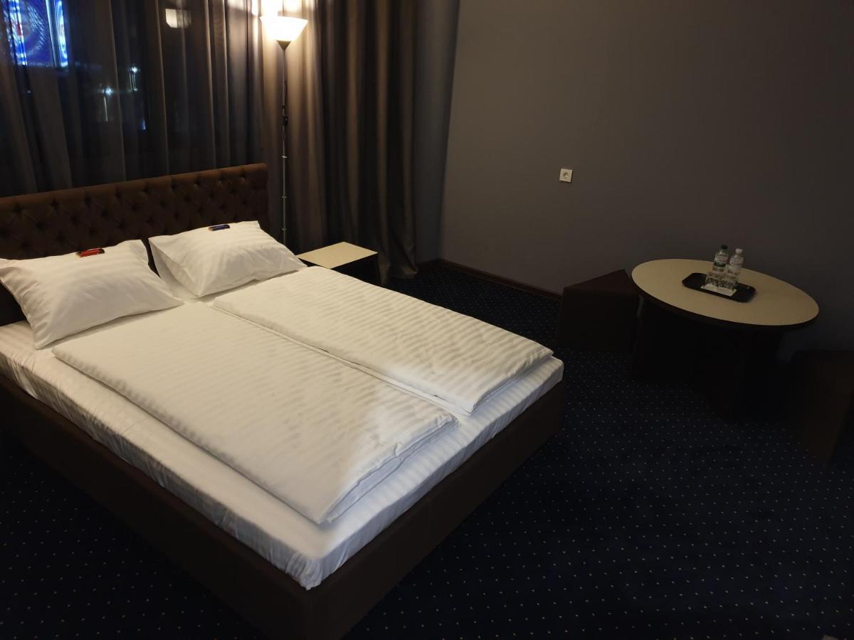 Lex Trend Hotel Irpin Bagian luar foto