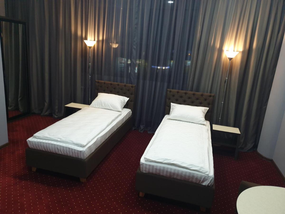 Lex Trend Hotel Irpin Bagian luar foto