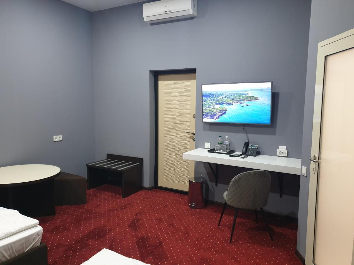 Lex Trend Hotel Irpin Bagian luar foto