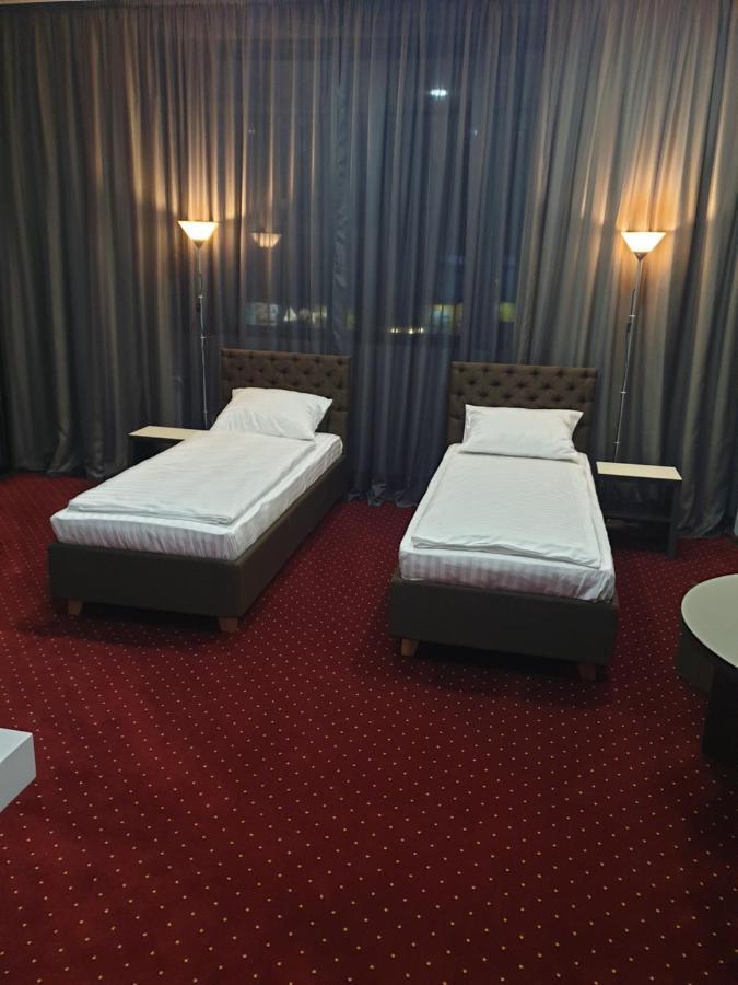 Lex Trend Hotel Irpin Bagian luar foto