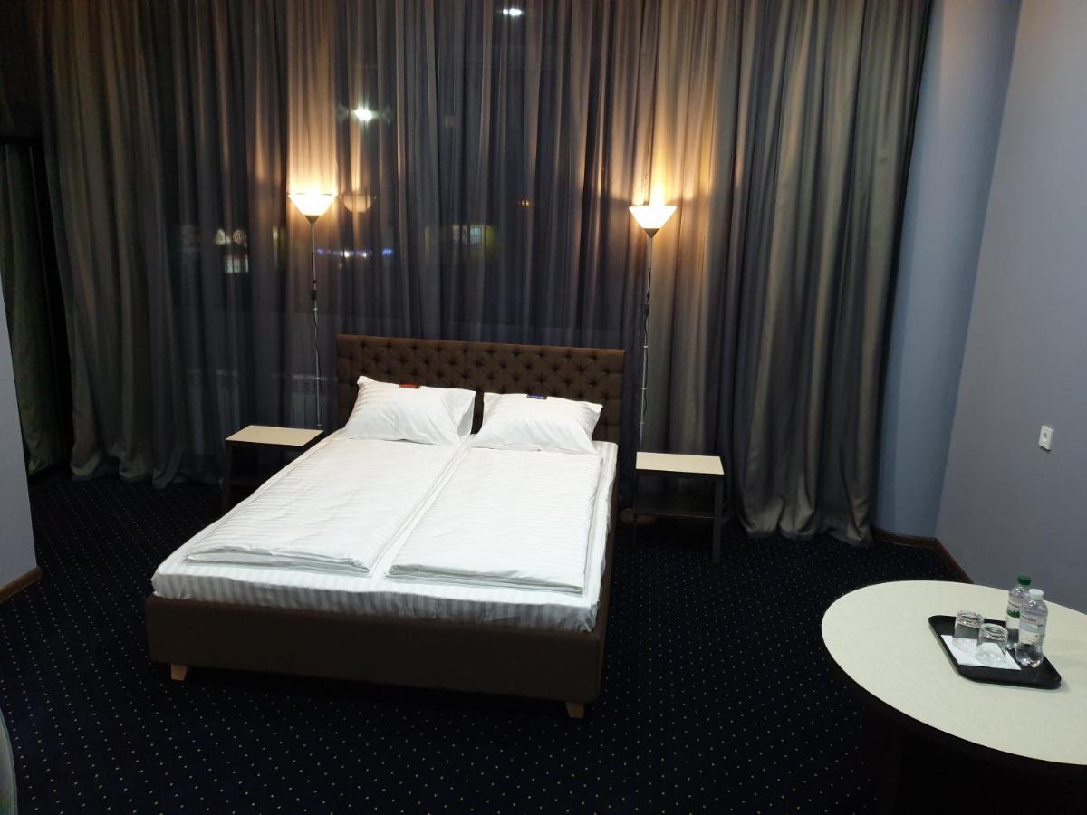 Lex Trend Hotel Irpin Bagian luar foto